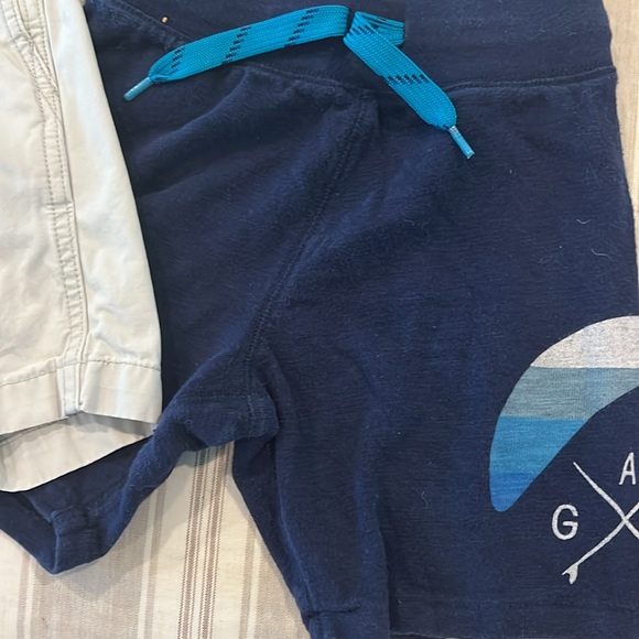 Two pair gap shorts, one khaki one navy size X small - Picture 2 of 7